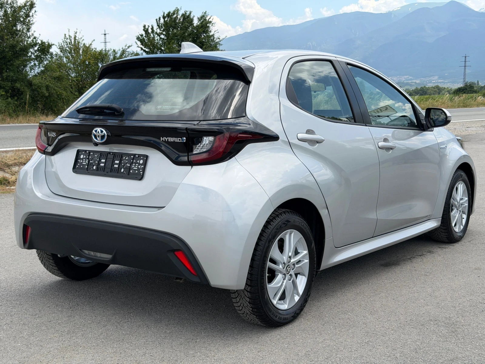 Toyota Yaris 1.5 Hybrid, снимка 5 - Автомобили и джипове - 55182958