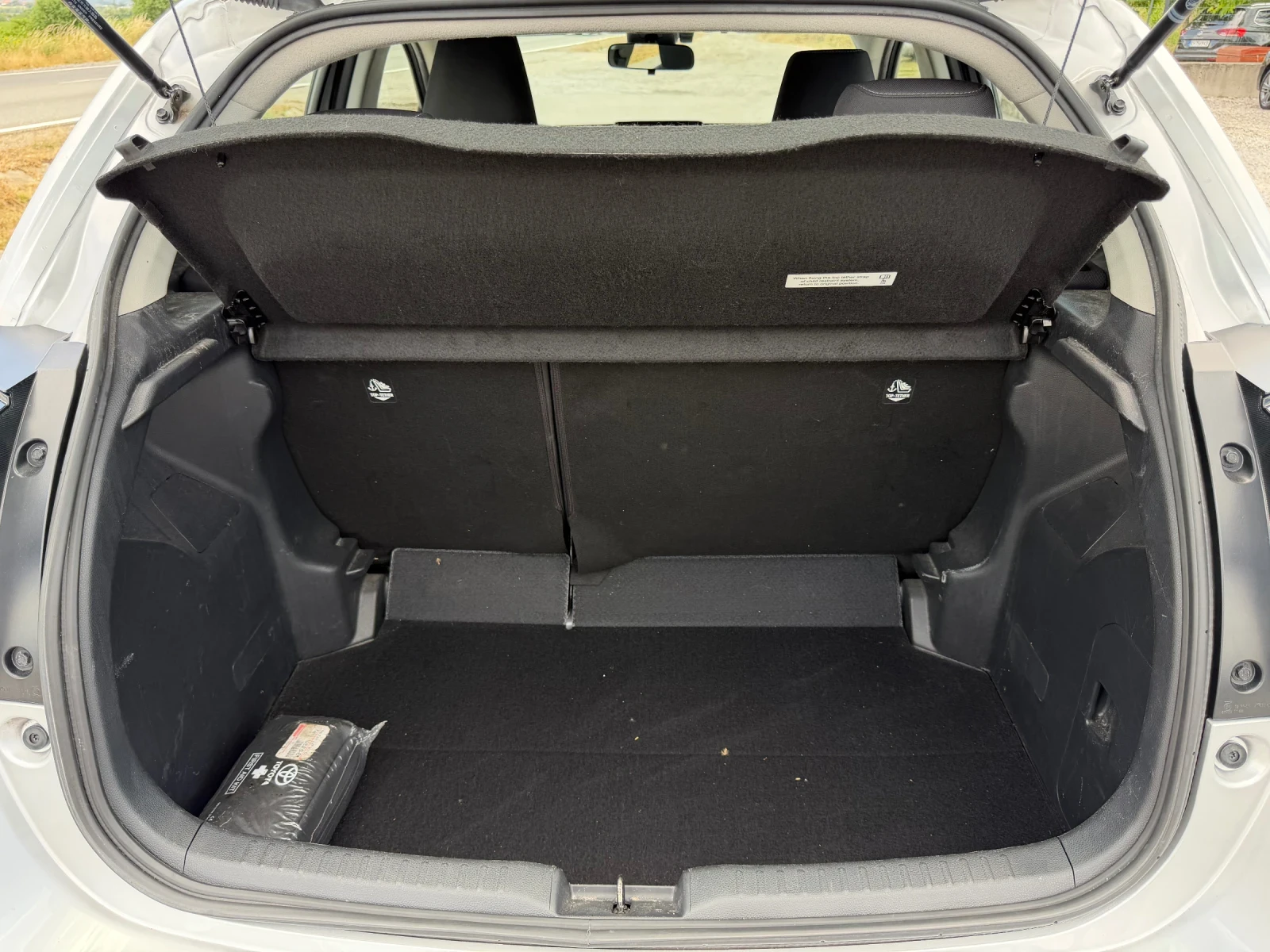 Toyota Yaris 1.5 Hybrid, снимка 6 - Автомобили и джипове - 55182958