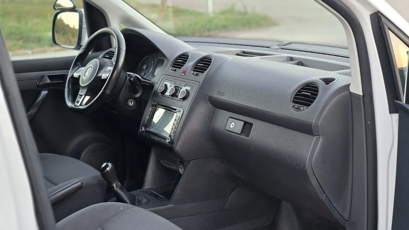 VW Caddy 1.6 TDI CLIMA, снимка 13 - Автомобили и джипове - 56341118