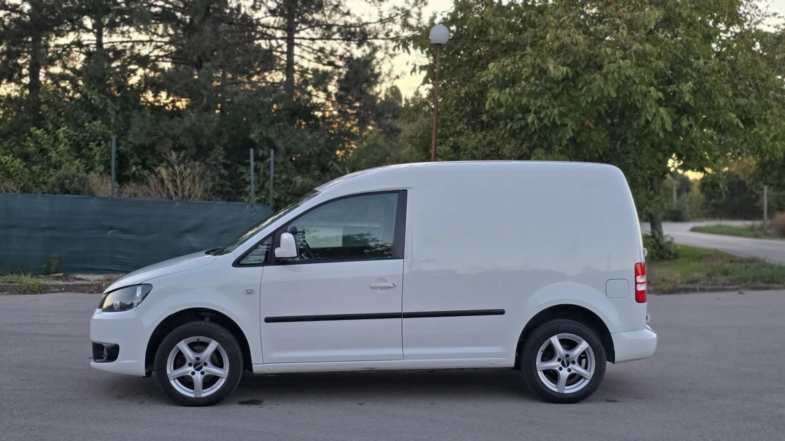 VW Caddy 1.6 TDI CLIMA, снимка 2 - Автомобили и джипове - 56341118
