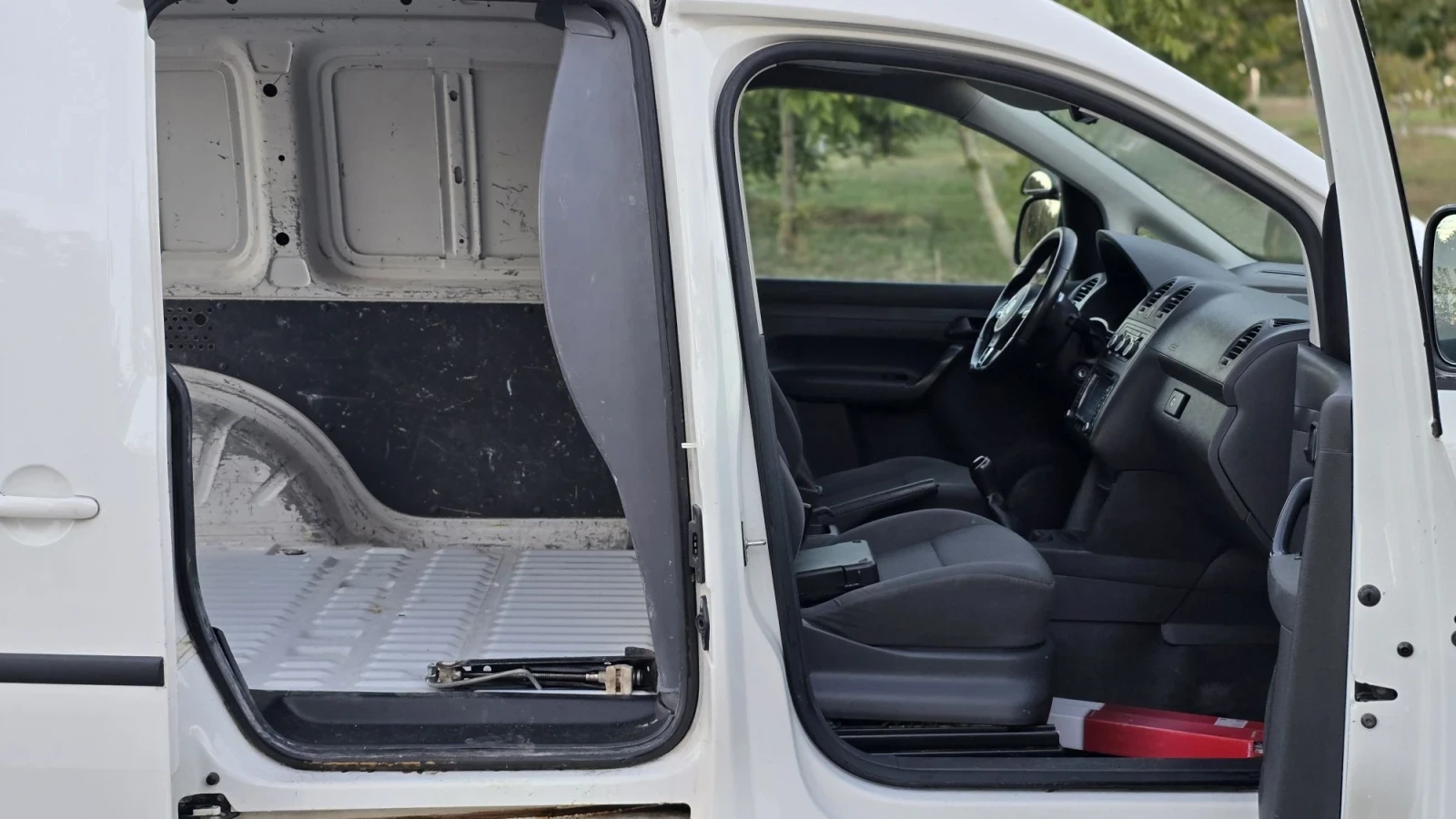 VW Caddy 1.6 TDI CLIMA, снимка 12 - Автомобили и джипове - 56341118