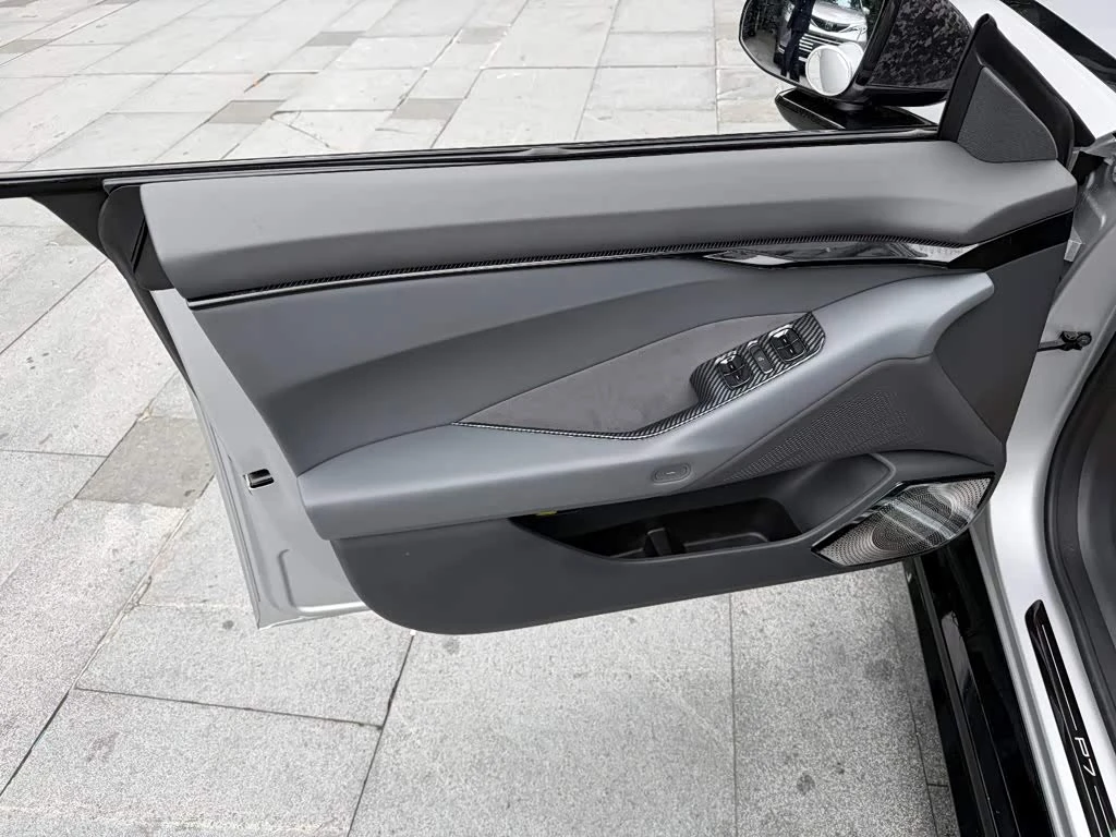Xpeng P7 Roc Wing Edition, снимка 6 - Автомобили и джипове - 56697237