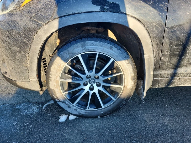 Toyota Highlander XLE /CARFAX /Кожа/Подгрев/4х4/Панорама, снимка 16 - Автомобили и джипове - 53559590