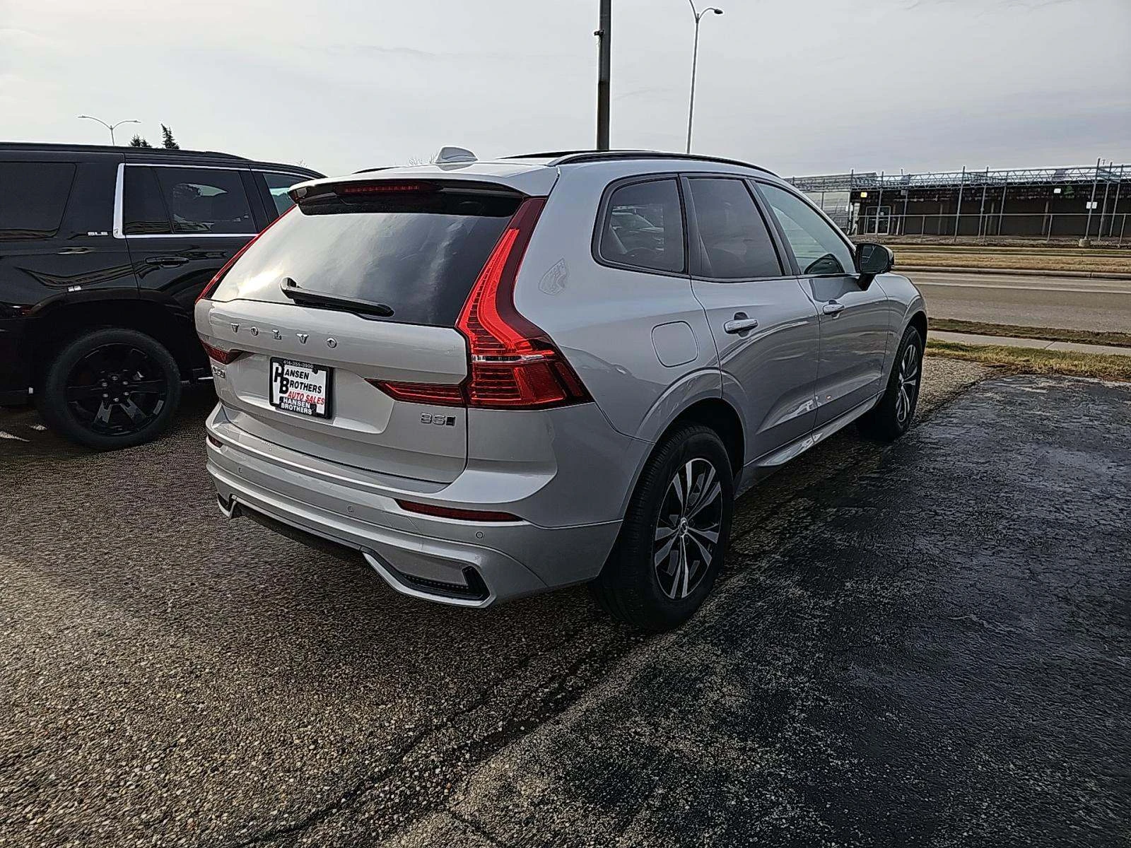 Volvo XC60 B5 Core Dark Theme - изображение 3