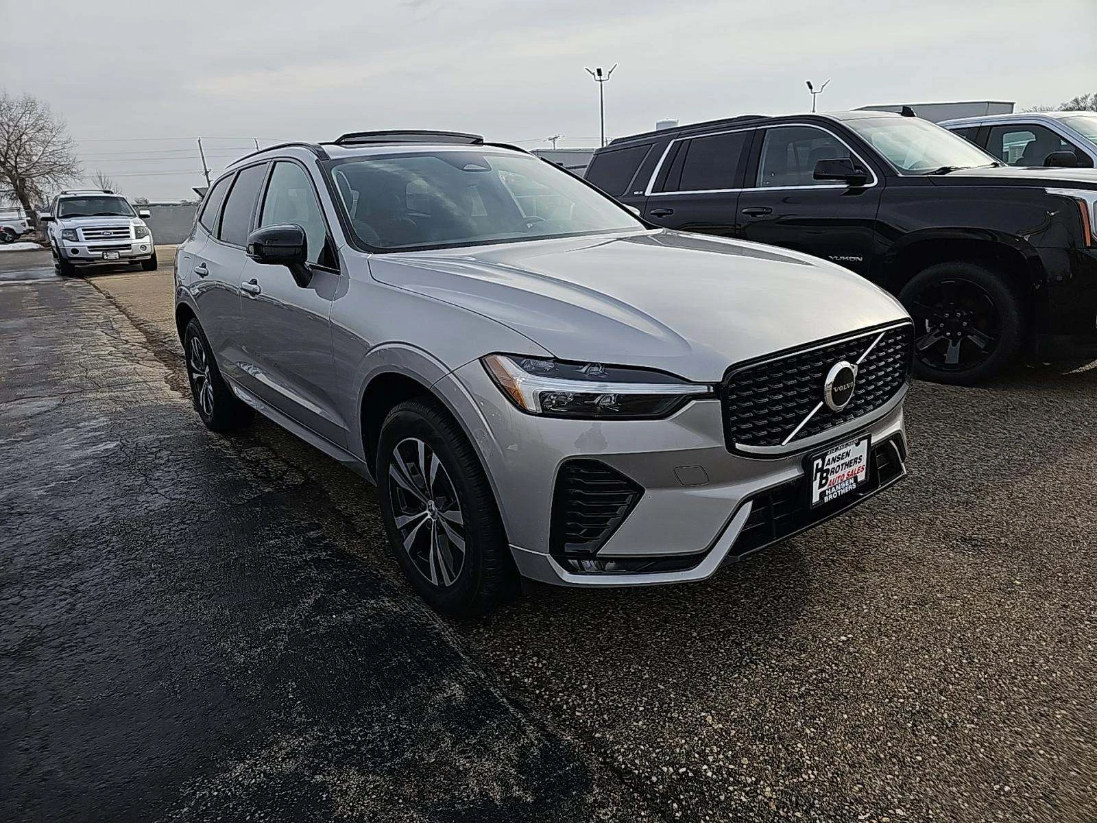 Volvo XC60 B5 Core Dark Theme - изображение 4