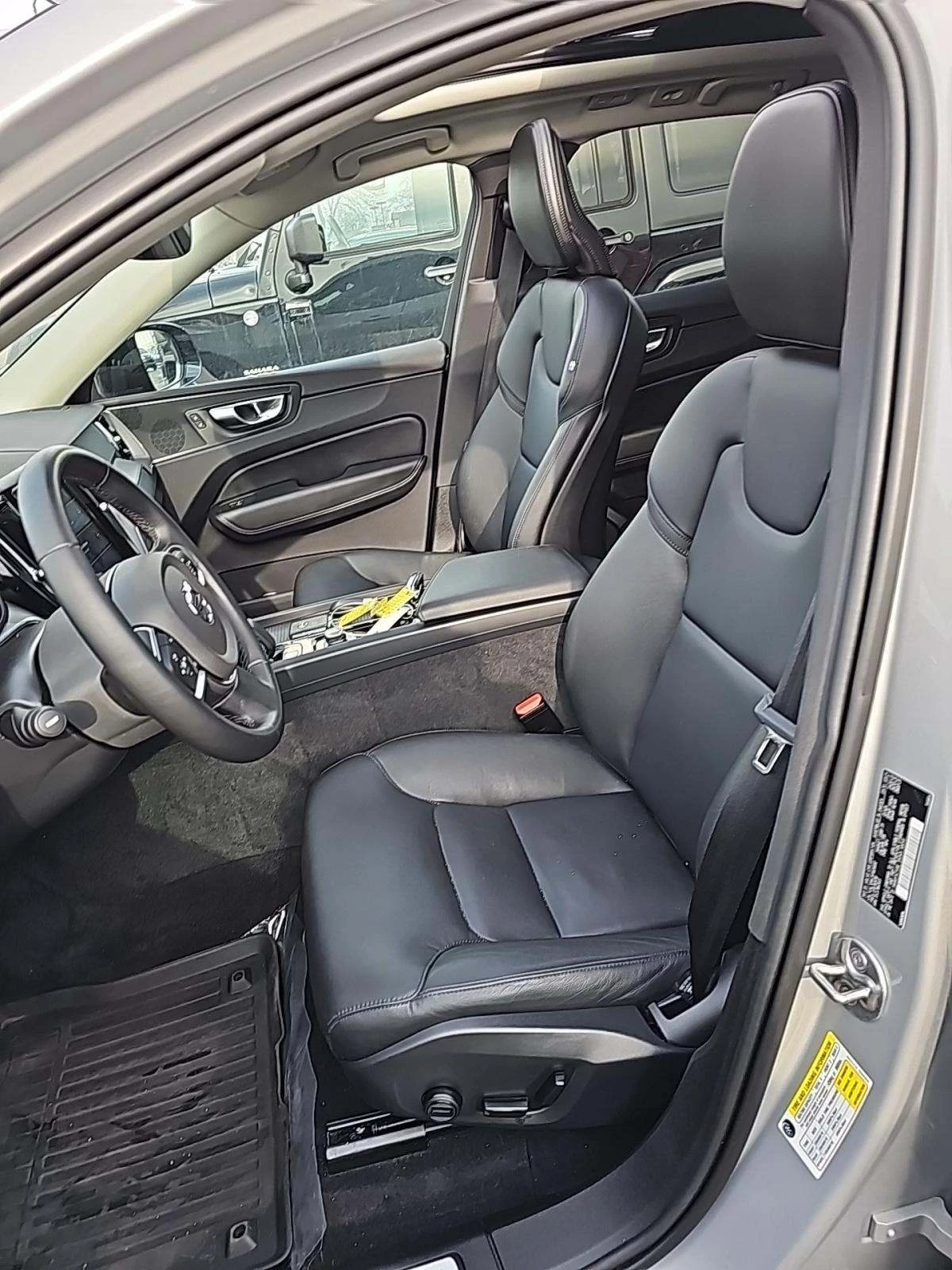 Volvo XC60 B5 Core Dark Theme - изображение 5