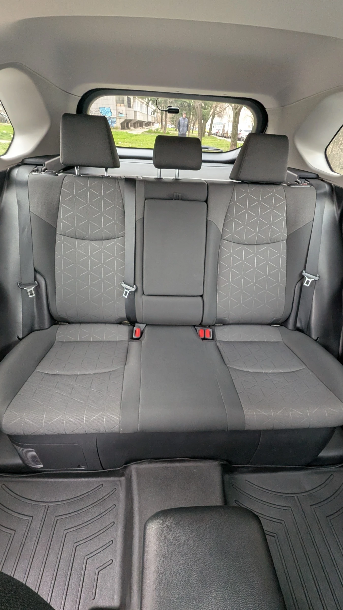 Toyota Rav4 XLE, Hybrid, AWD, 12'' Мултимедия, снимка 10 - Автомобили и джипове - 53851839