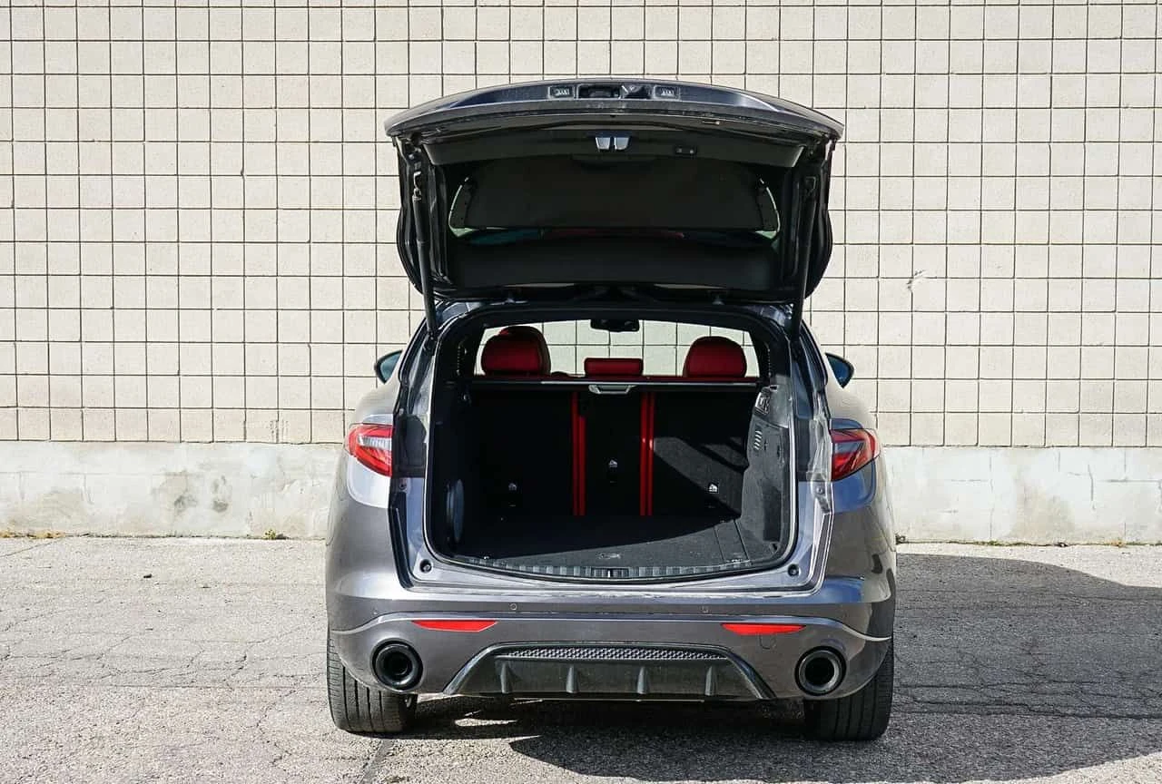 Alfa Romeo Stelvio Veloce /AWD /Red Interior/CARFAX/ФИНАНСИРАНЕ, снимка 5 - Автомобили и джипове - 54606585