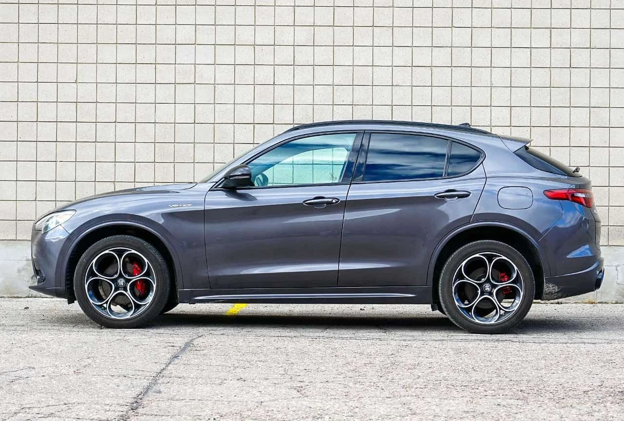 Alfa Romeo Stelvio Veloce /AWD /Red Interior/CARFAX/ФИНАНСИРАНЕ, снимка 2 - Автомобили и джипове - 54606585