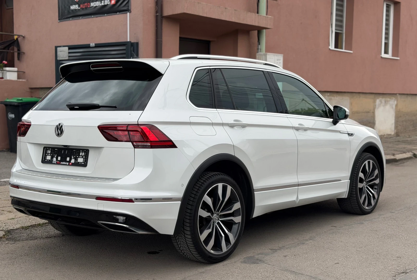 VW Tiguan 2.0 TDI R-LINE Highline 4 MOTION Внос Швейцария, снимка 6 - Автомобили и джипове - 55177700