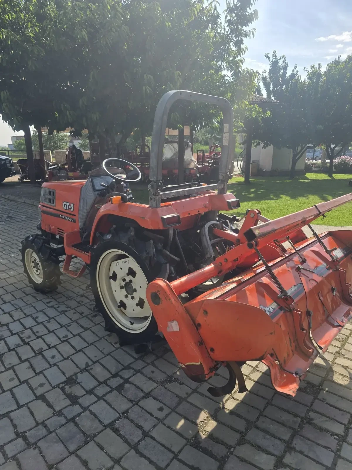 Трактор Kubota GT3, снимка 4 - Селскостопанска техника - 54797551