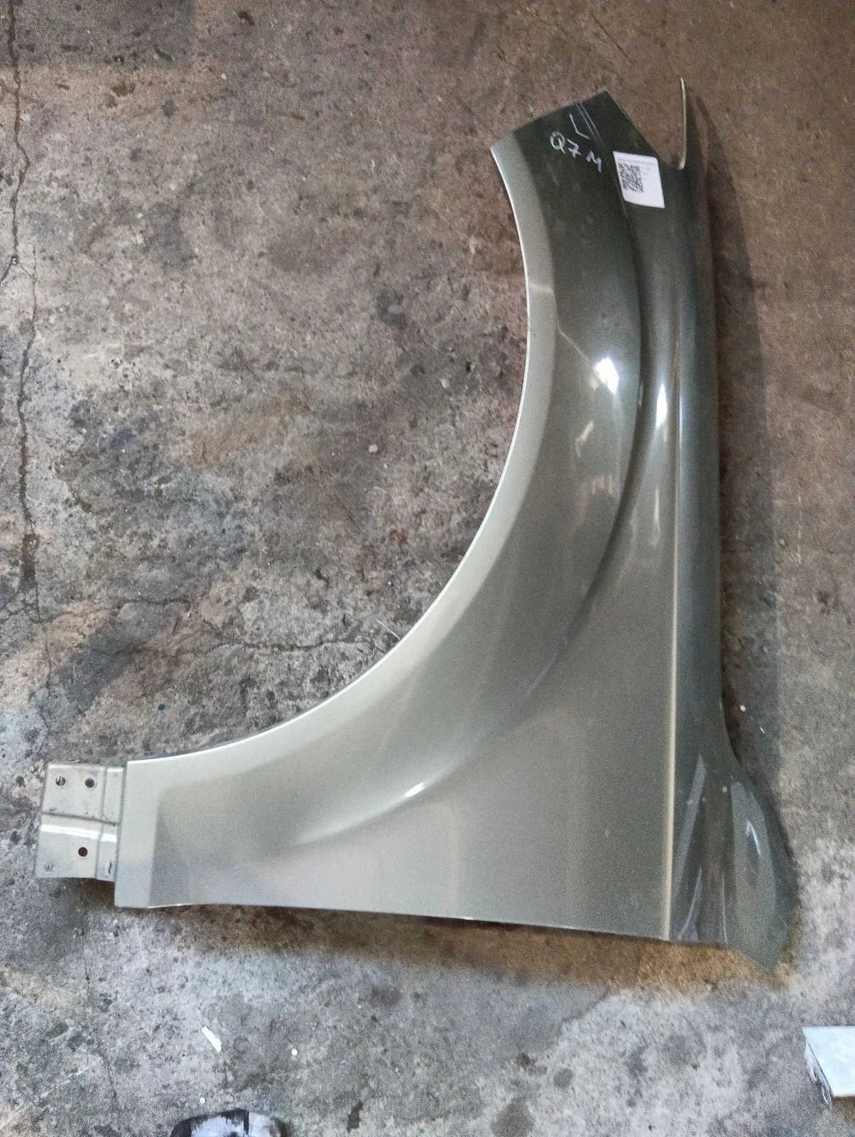 калник ляв 4L0821105 Audi Q7