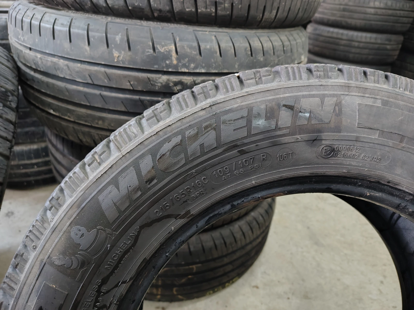 Гуми Зимни 215/65R16, снимка 4 - Гуми и джанти - 54088695