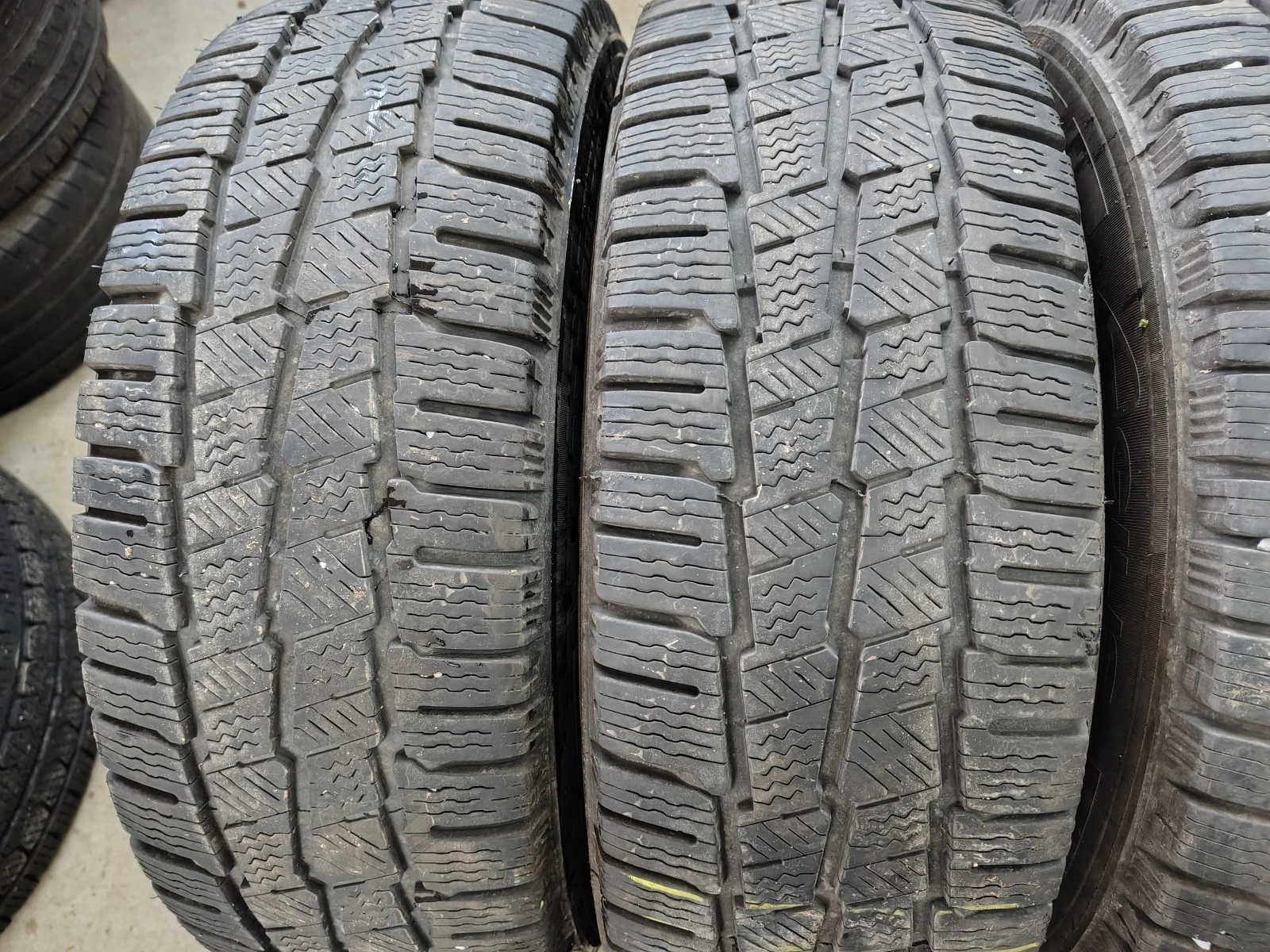 Гуми Зимни 215/65R16, снимка 2 - Гуми и джанти - 54088695
