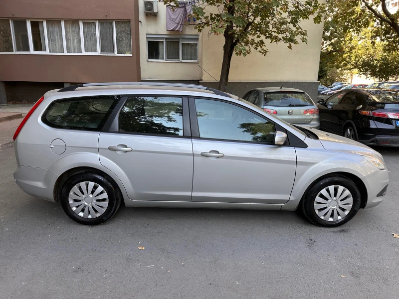 Ford Focus 1.6i Бензин/Климатик/Парктроник, снимка 5 - Автомобили и джипове - 47383186