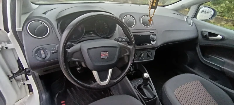 Seat Ibiza 1.2 бензин, снимка 7 - Автомобили и джипове - 48019602