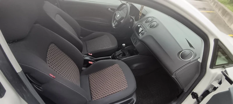 Seat Ibiza 1.2 бензин, снимка 8 - Автомобили и джипове - 47556625