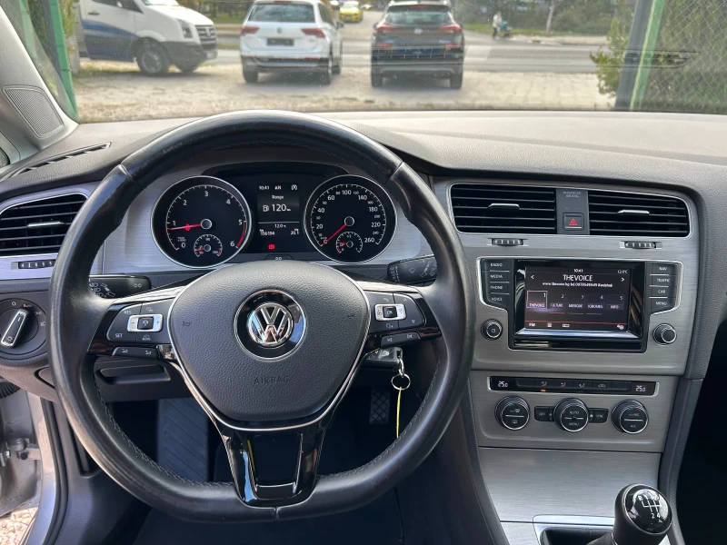VW Golf 1.6 TDI, снимка 8 - Автомобили и джипове - 52144318