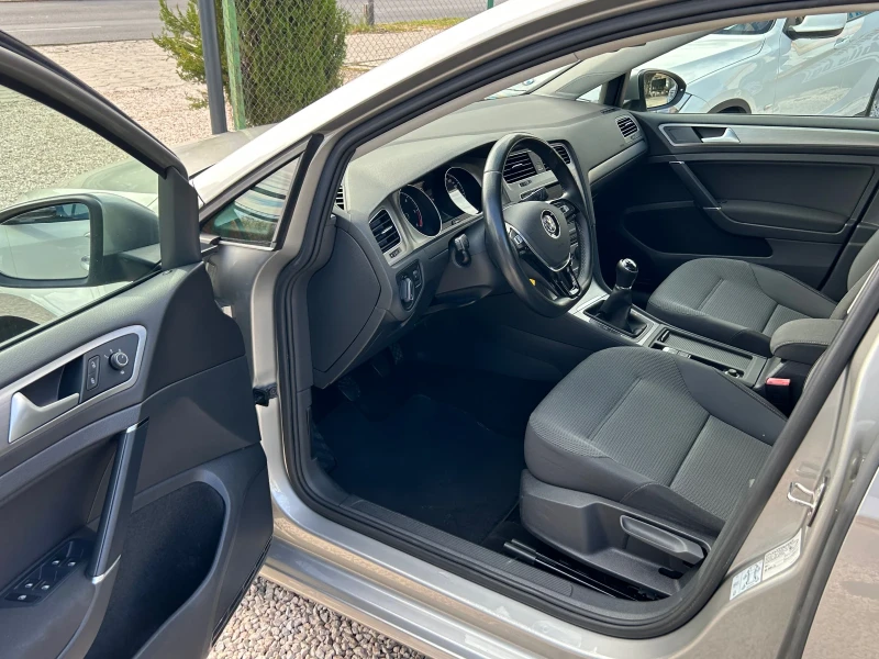 VW Golf 1.6 TDI, снимка 9 - Автомобили и джипове - 52144318