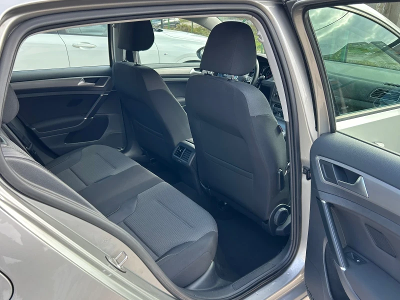 VW Golf 1.6 TDI, снимка 11 - Автомобили и джипове - 52144318