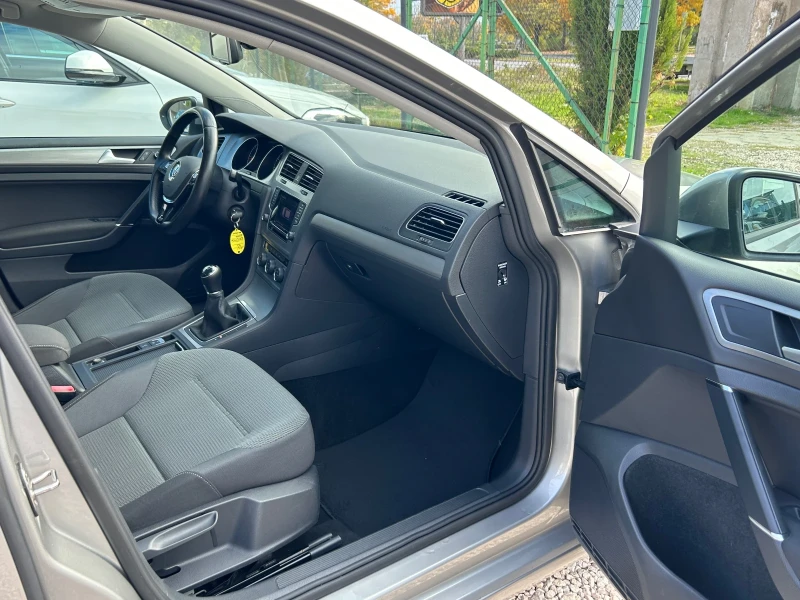 VW Golf 1.6 TDI, снимка 10 - Автомобили и джипове - 52144318
