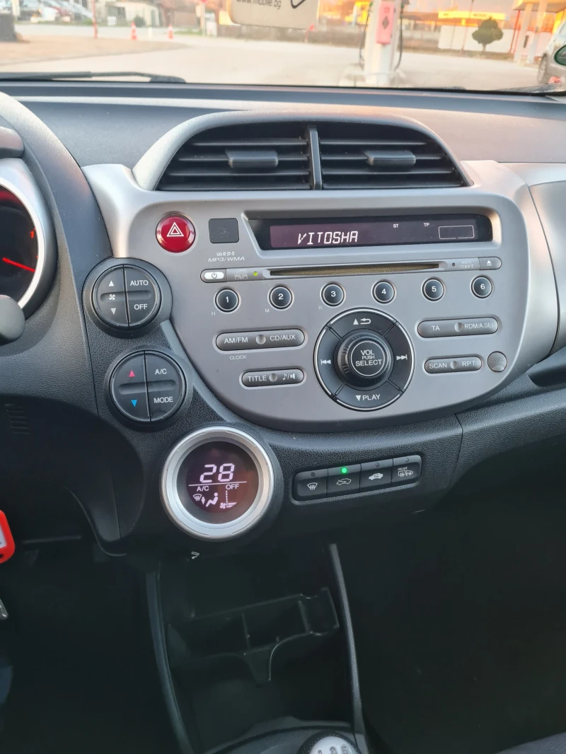 Honda Jazz 1.4куб.99к.с., снимка 8 - Автомобили и джипове - 52805011