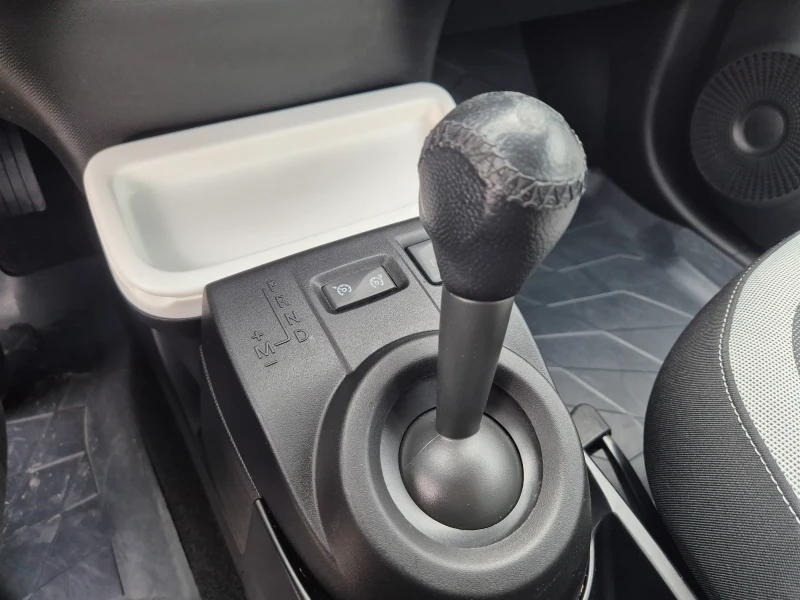 Renault Twingo 900i 90ps. AVTOMAT, снимка 14 - Автомобили и джипове - 52815348