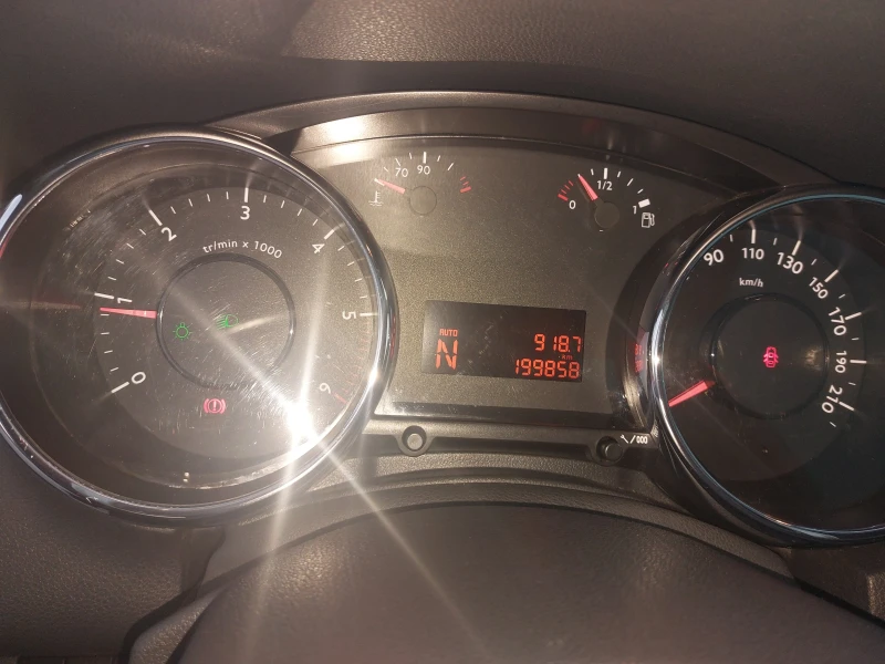 Peugeot 5008, снимка 12 - Автомобили и джипове - 53011195