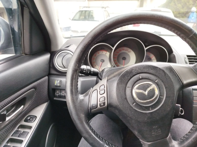 Mazda 3, снимка 10 - Автомобили и джипове - 53582438