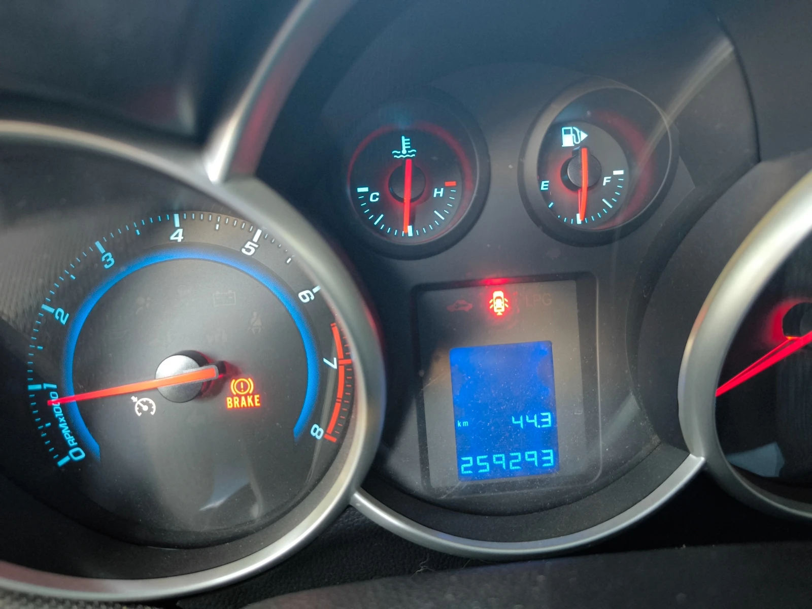 Chevrolet Cruze LZ 1.6 АГУ  | Mobile.bg — изображение 9