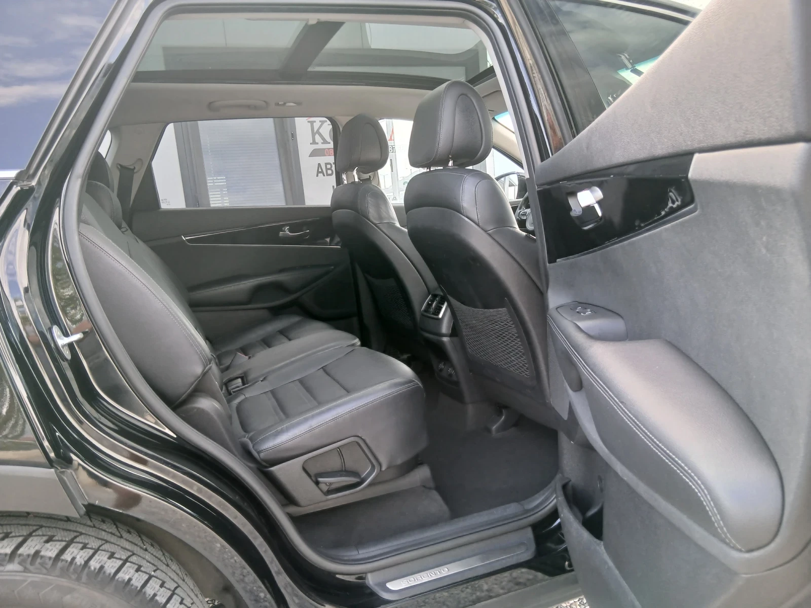 Kia Sorento КАТО НОВ, снимка 11 - Автомобили и джипове - 52170187