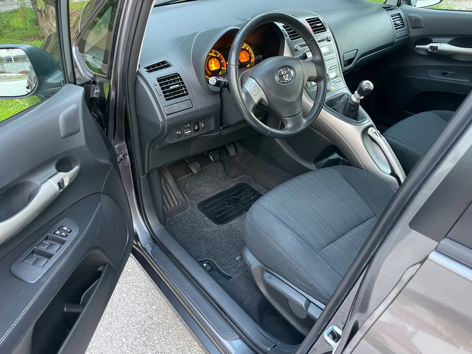 Toyota Auris 1.33i 100.. 6 LIFE  | Mobile.bg   10