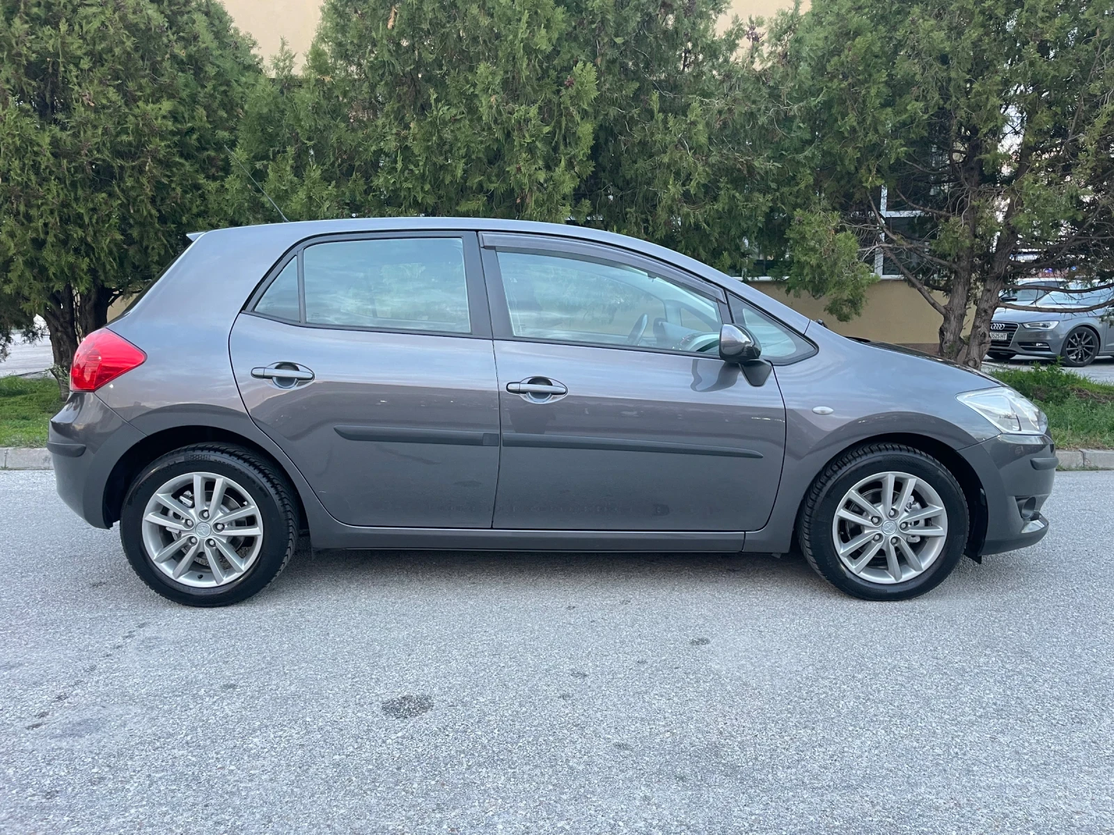 Toyota Auris 1.33i 100.. 6 LIFE  | Mobile.bg   7