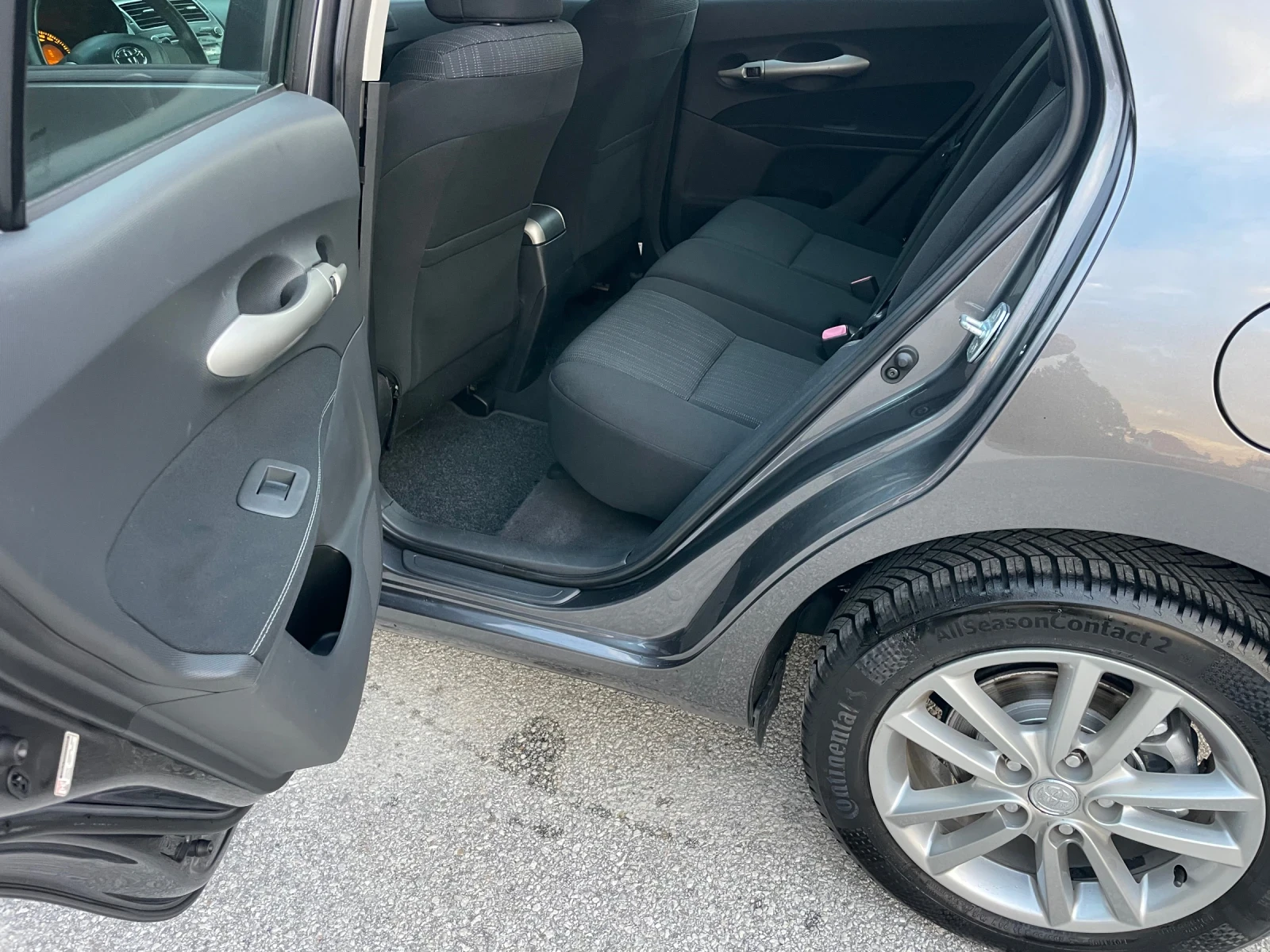 Toyota Auris 1.33i 100.. 6 LIFE  | Mobile.bg   12