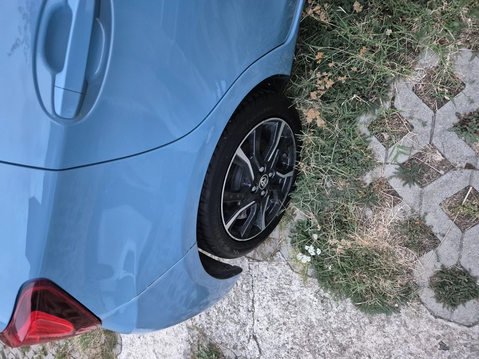 Toyota Yaris  - изображение 7