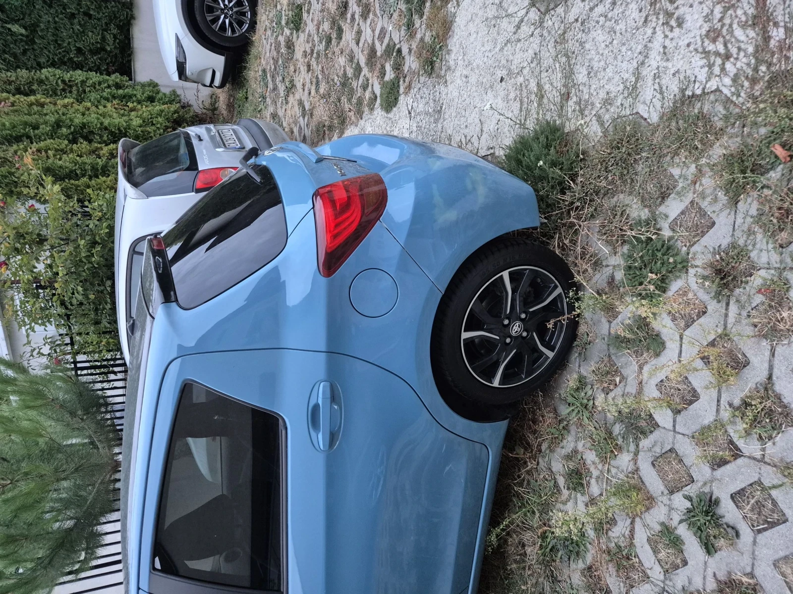 Toyota Yaris  - изображение 2