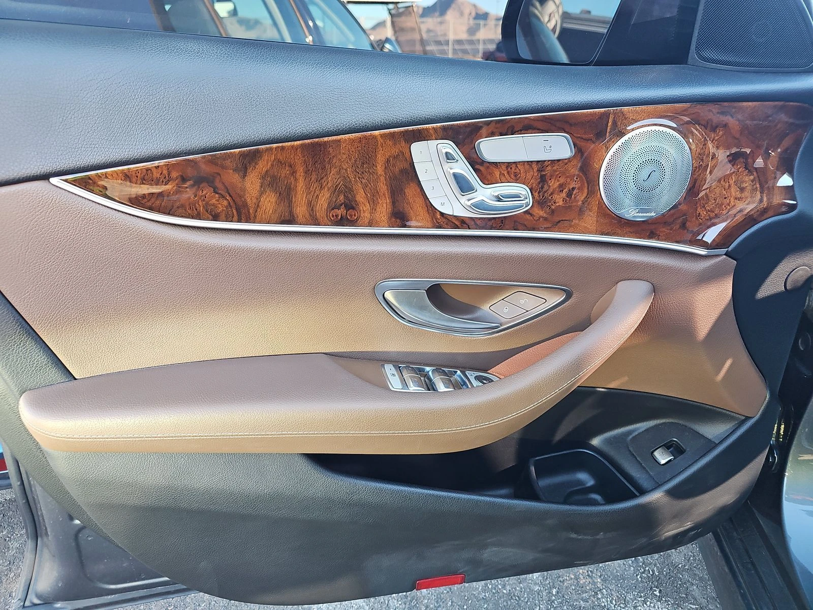 Mercedes-Benz E 300  - изображение 9