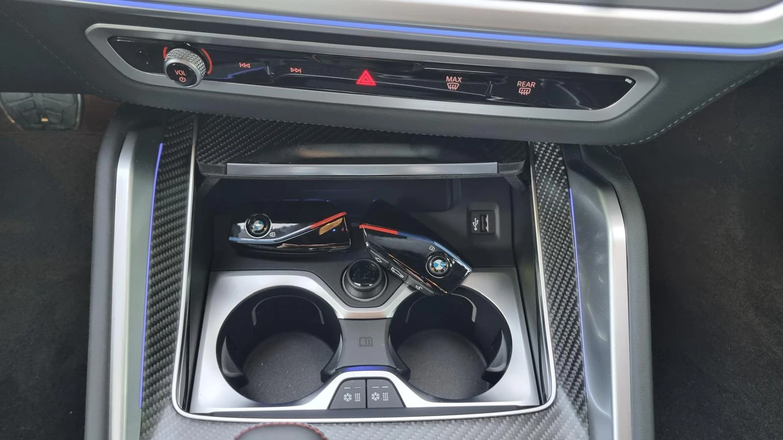 BMW XM, снимка 16 - Автомобили и джипове - 53706424