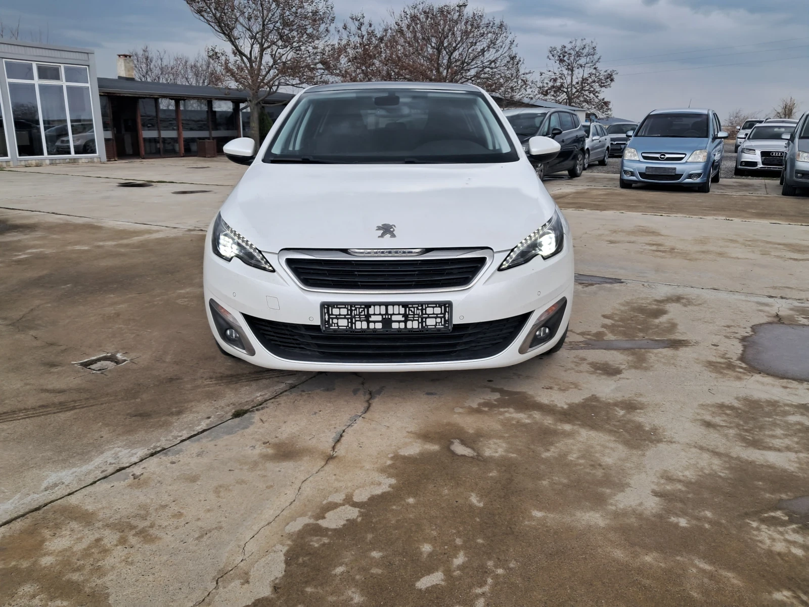 Peugeot 308 1.2 TURBO FULL ЕКСТРИ, снимка 2 - Автомобили и джипове - 53961371