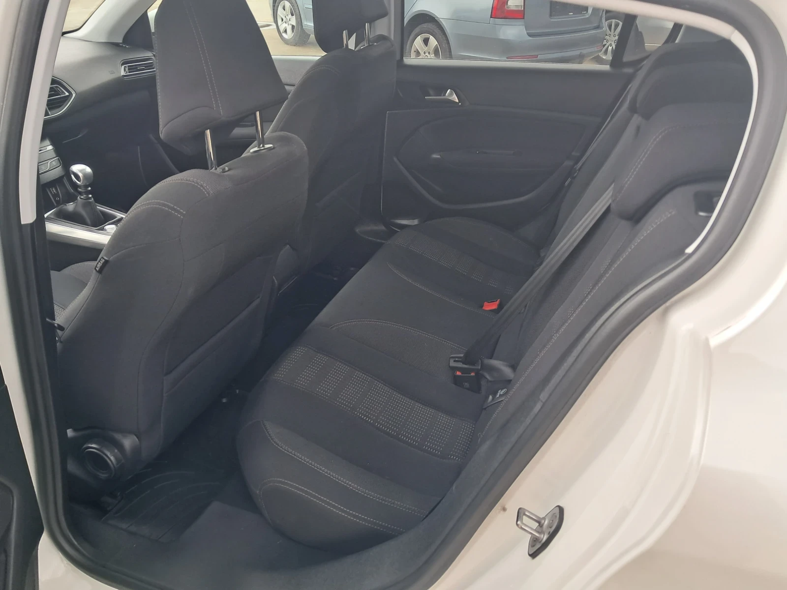 Peugeot 308 1.2 TURBO FULL ЕКСТРИ, снимка 11 - Автомобили и джипове - 53961371