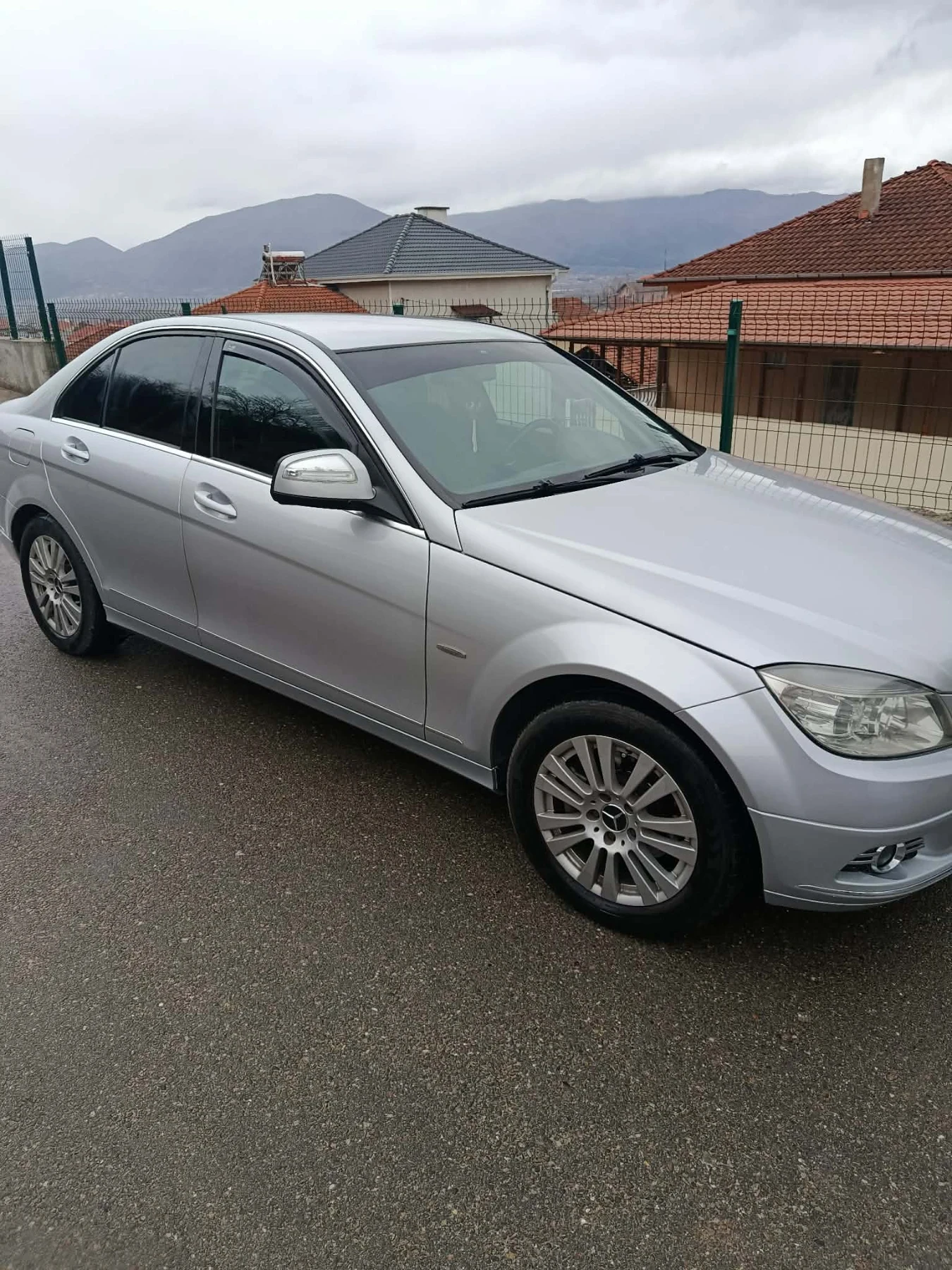 Mercedes-Benz C 200, снимка 2 - Автомобили и джипове - 54009157