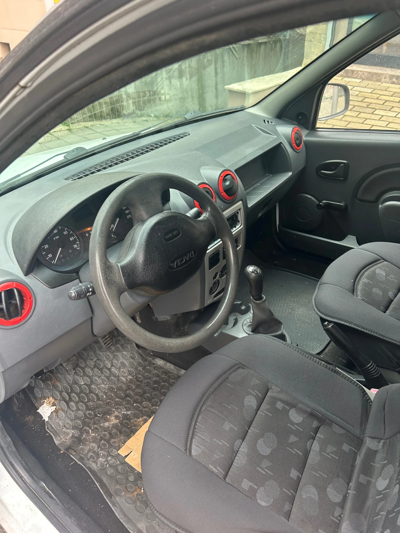 Dacia Logan, снимка 5 - Автомобили и джипове - 54099598