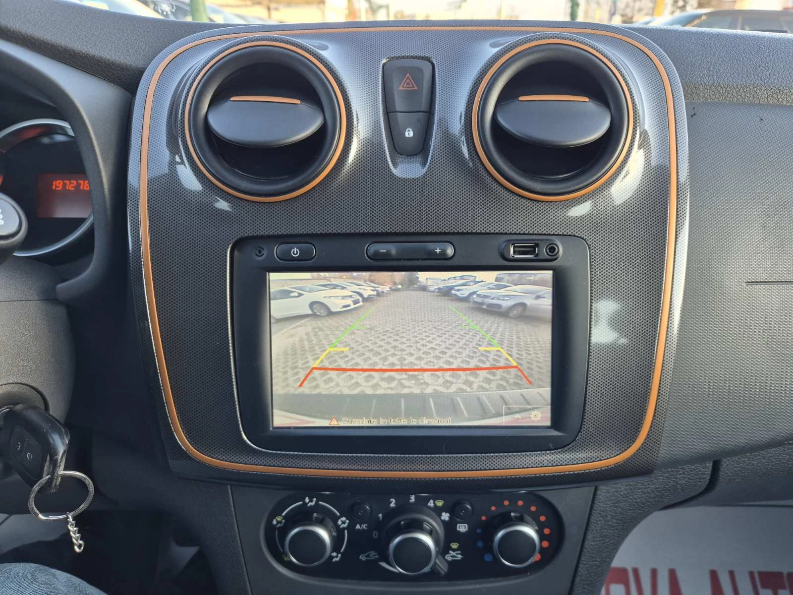 Dacia Logan 1.5D-MCV-BRAVE-STEPWAY-12.2017г, снимка 11 - Автомобили и джипове - 54151122