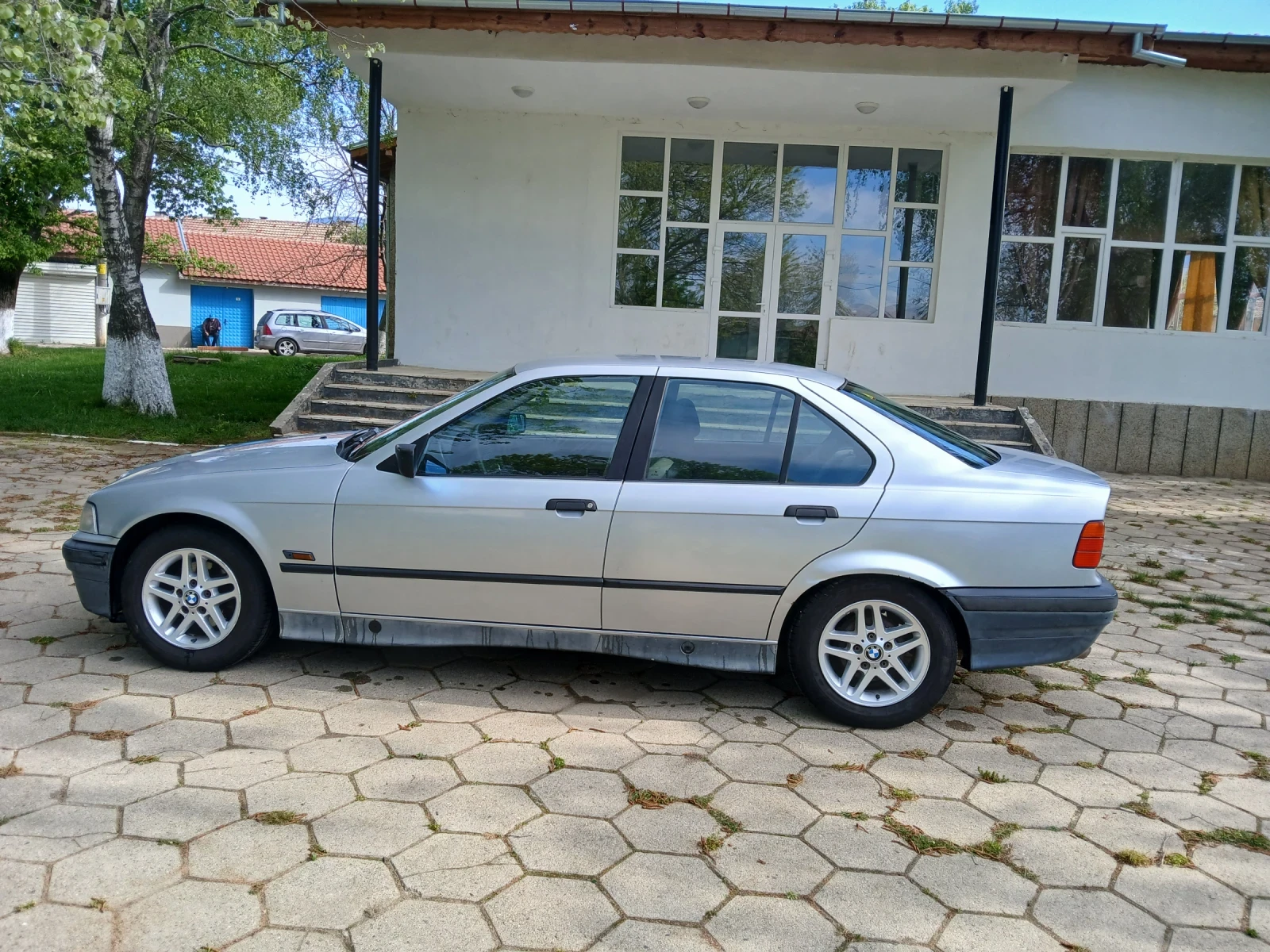 BMW 318 1.8, снимка 10 - Автомобили и джипове - 54391749