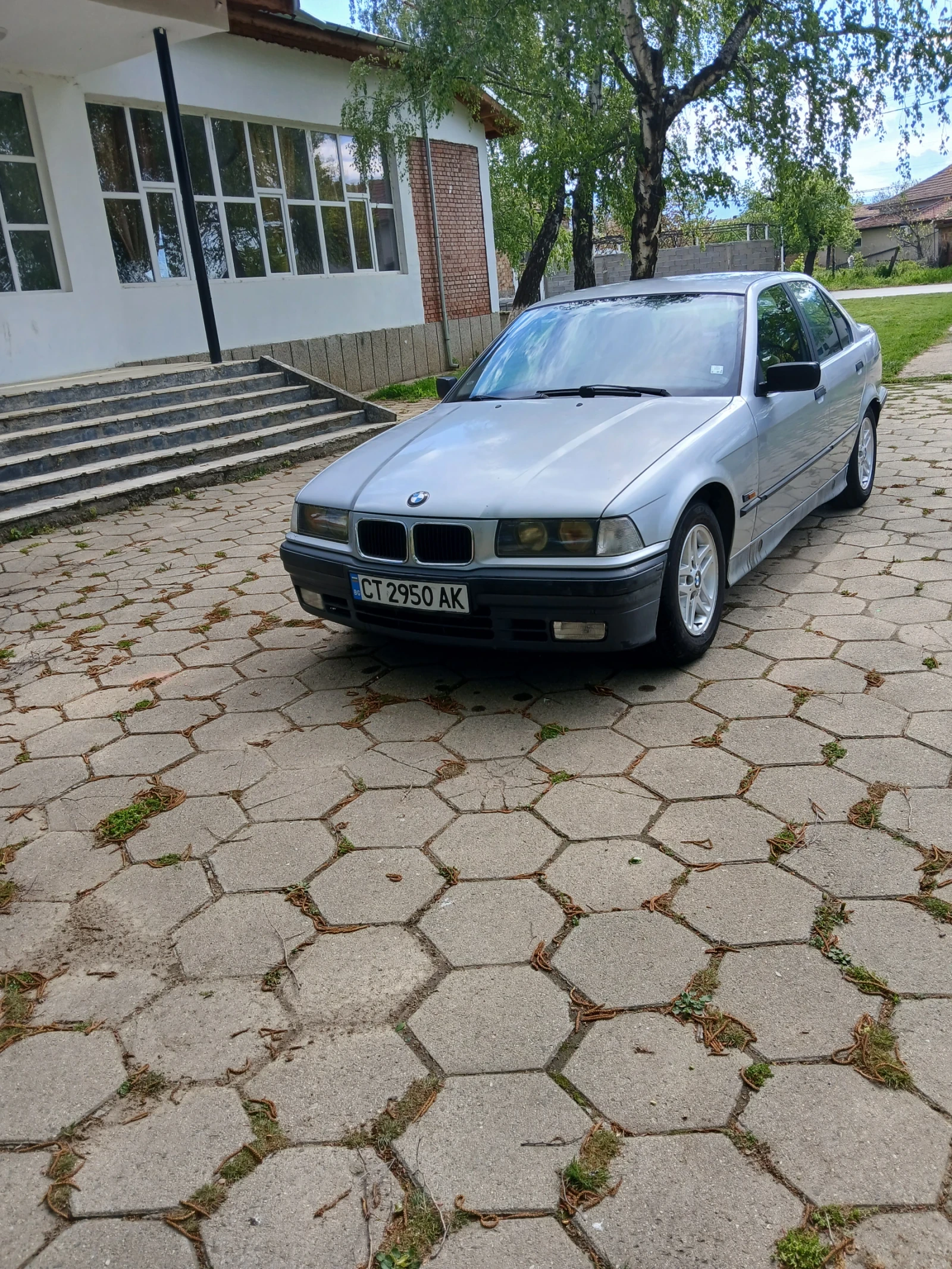 BMW 318 1.8, снимка 11 - Автомобили и джипове - 54391749