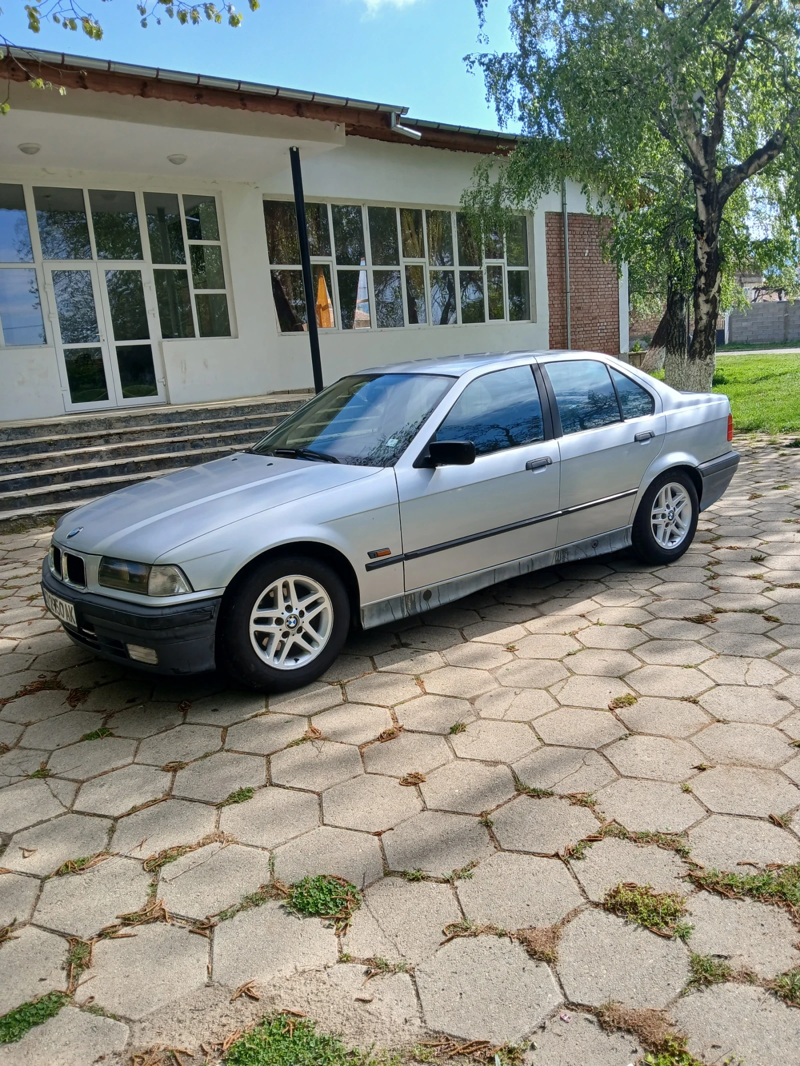 BMW 318 1.8, снимка 2 - Автомобили и джипове - 54391749