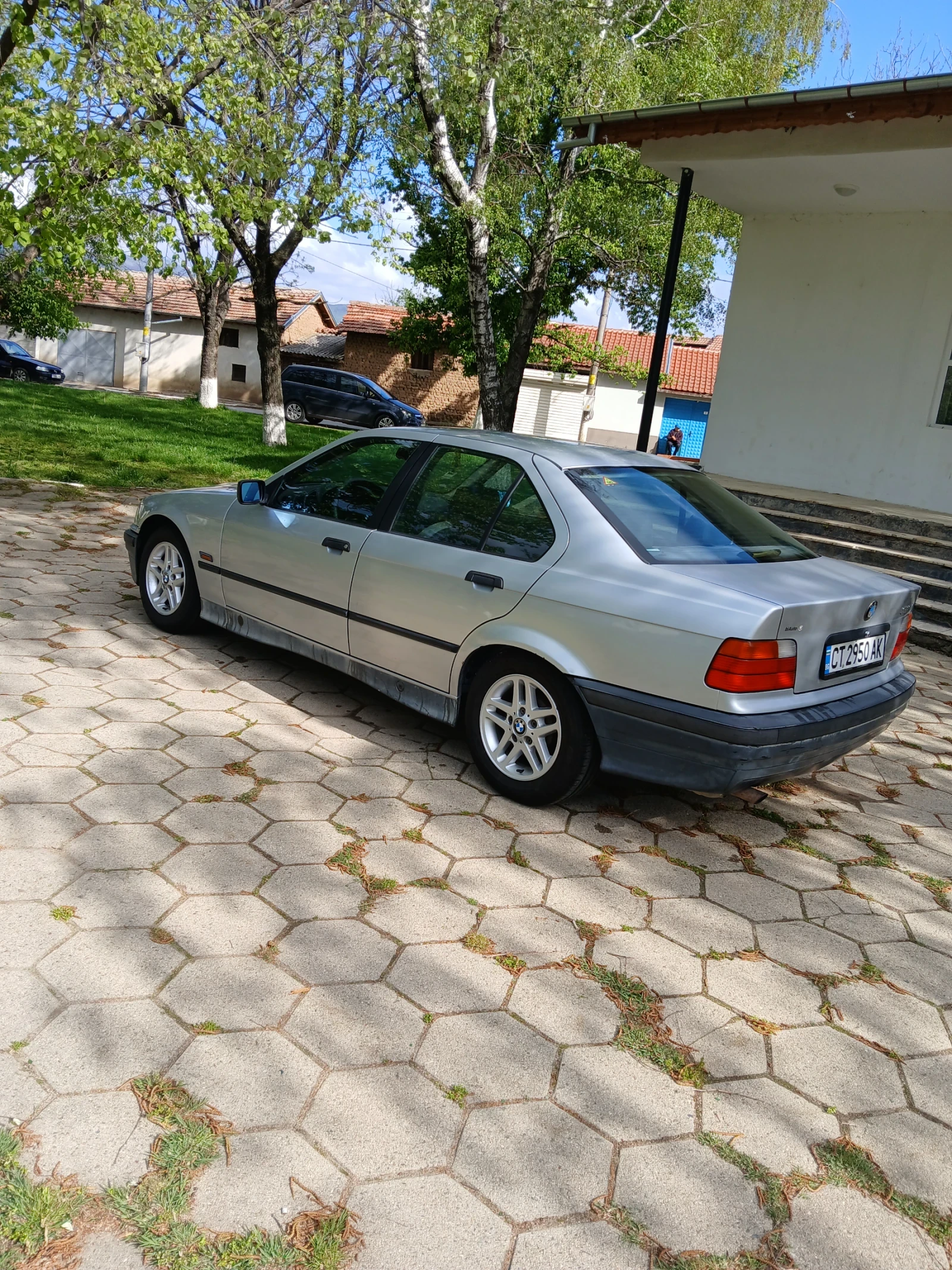 BMW 318 1.8, снимка 3 - Автомобили и джипове - 54391749