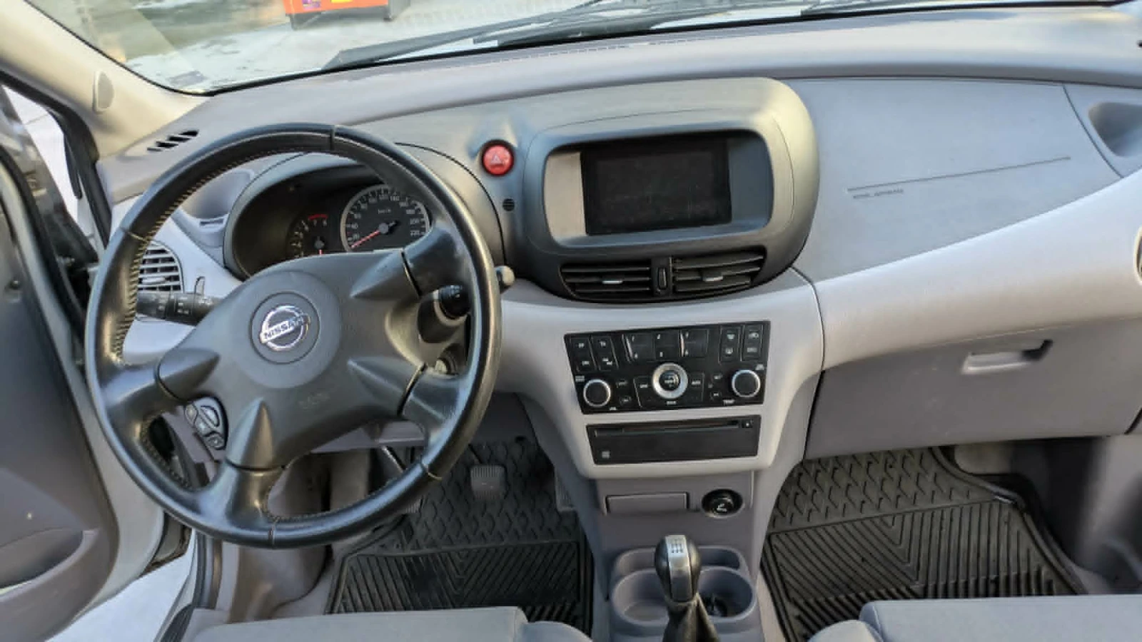 Nissan Almera tino, снимка 12 - Автомобили и джипове - 54422409