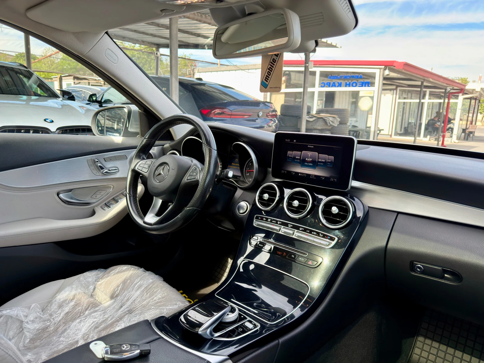 Mercedes-Benz C 400 4maric distronik + , снимка 13 - Автомобили и джипове - 54610514