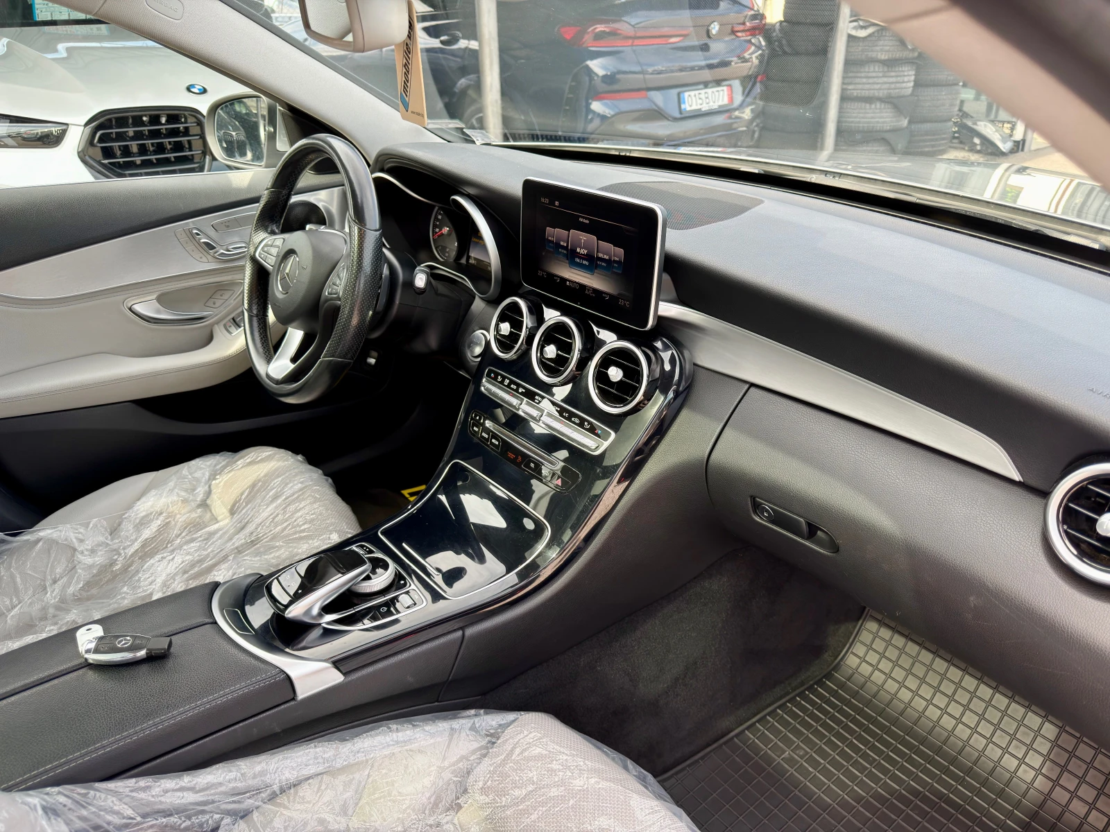 Mercedes-Benz C 400 4maric distronik + , снимка 14 - Автомобили и джипове - 54610514